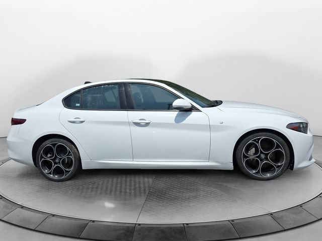 Used 2022 Alfa Romeo Giulia Ti AWD/4WD image 6