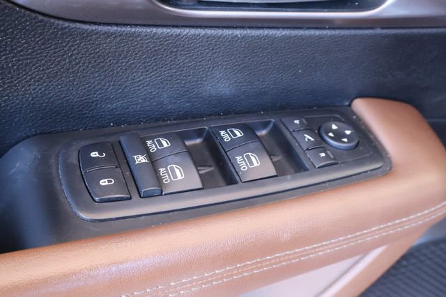 Used 2017 Chrysler Pacifica Limited image 14