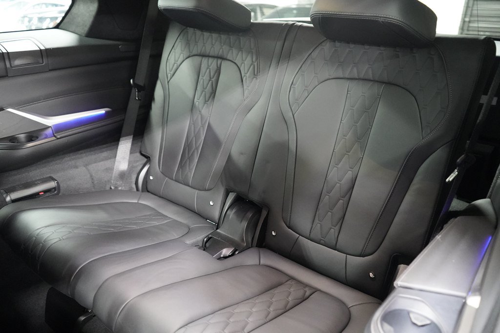 Used 2021 BMW X7 M50i AWD/4WD image 18