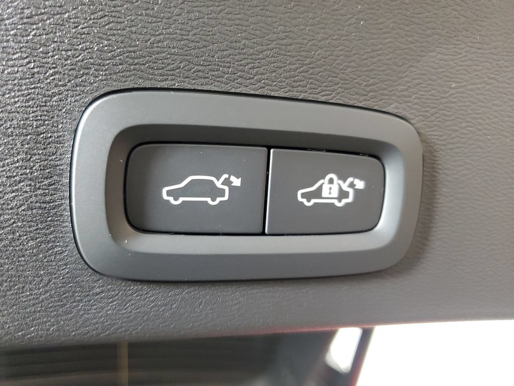 Certified 2026 Volvo XC40 B5 Core AWD/4WD image 12