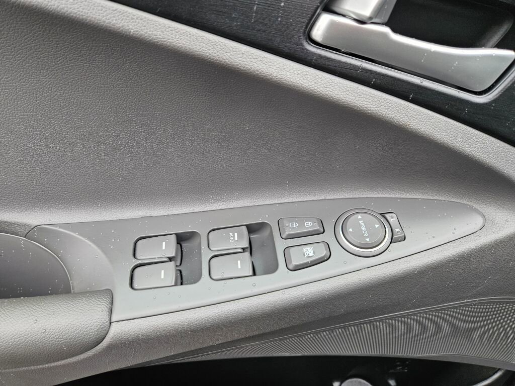 Used 2011 Hyundai Sonata GLS FWD image 24