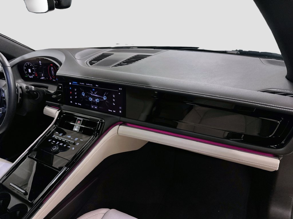 Certified 2025 Porsche Panamera image 31