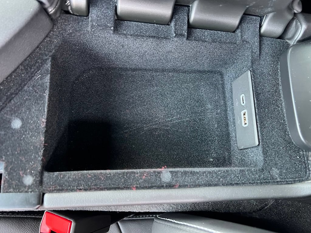 Used 2024 Chevrolet Corvette Stingray Preferred Cpe w/ Battery Protection Package RWD image 32