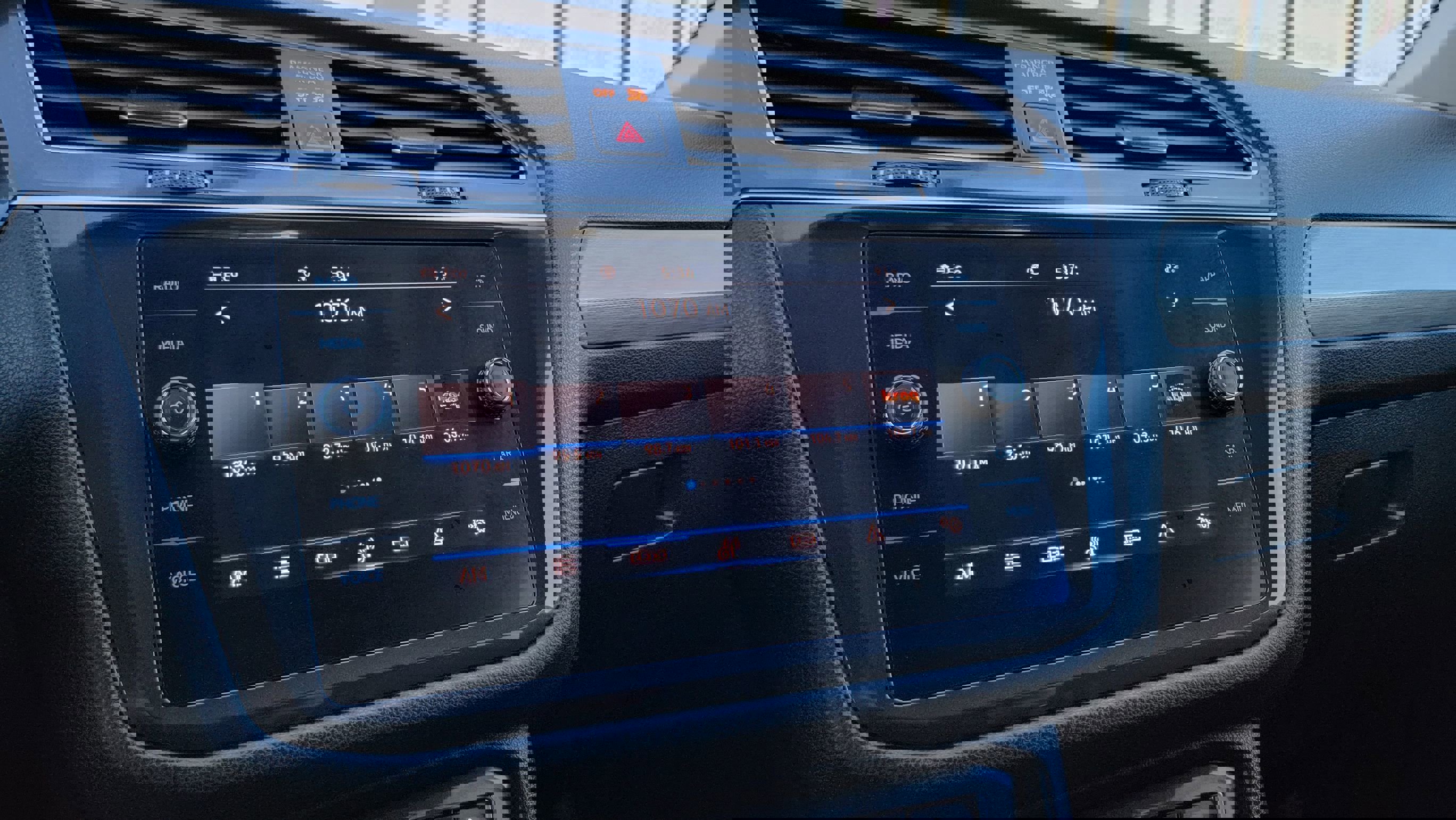 Used 2021 Volkswagen Tiguan SE image 33