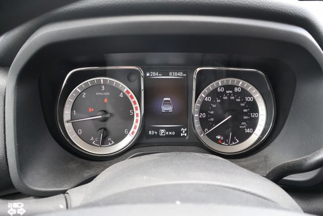Used 2018 Nissan Titan SV AWD/4WD image 12