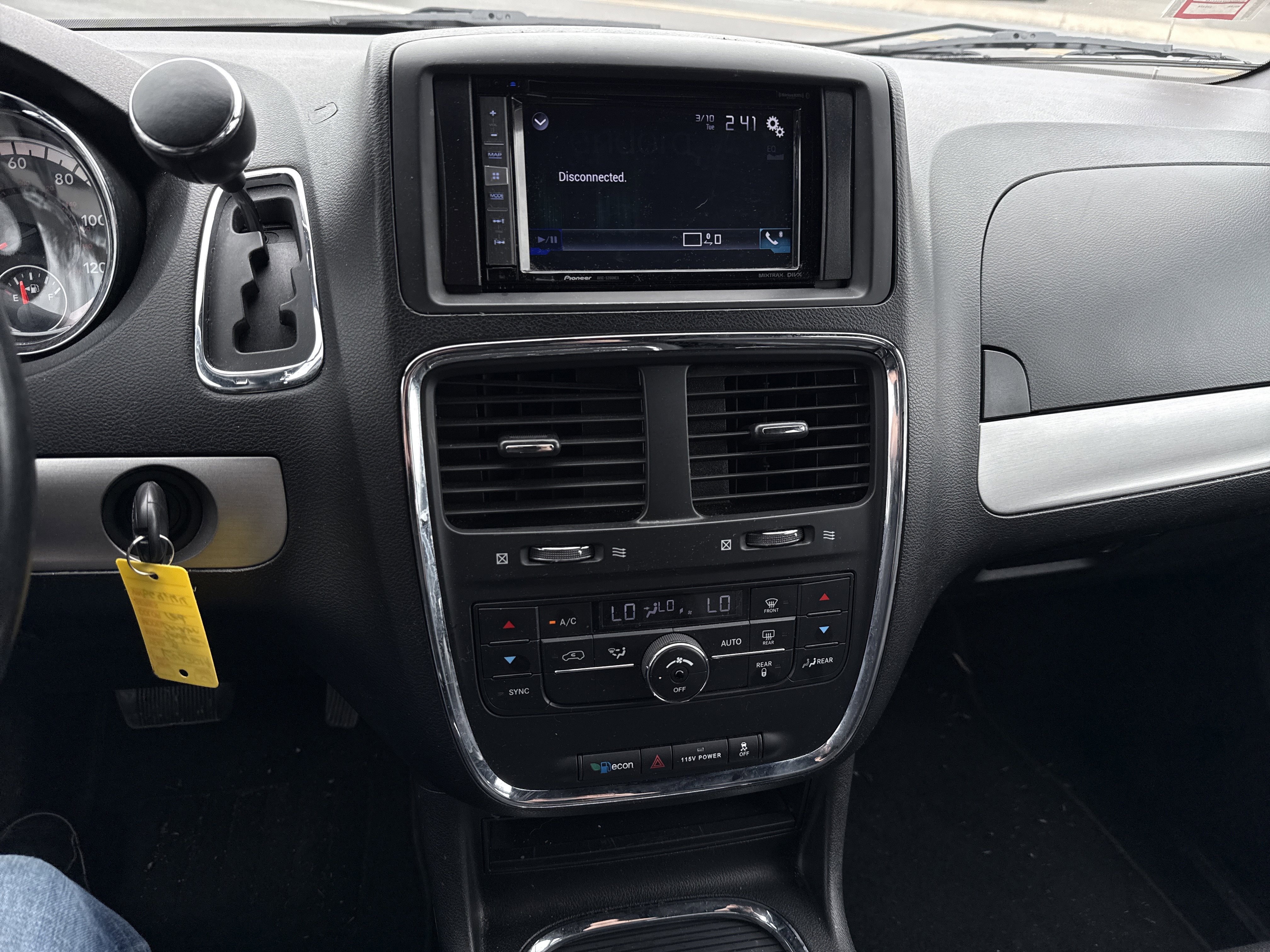 Used 2015 Dodge Grand Caravan R/T image 25