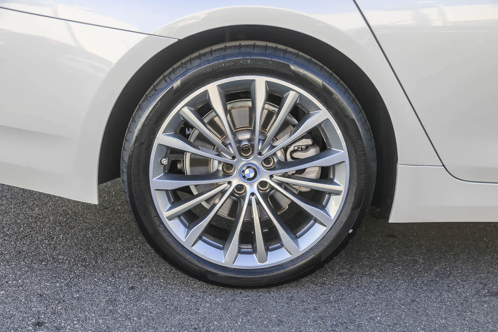 Certified 2023 BMW 530e w/ Convenience Package image 8