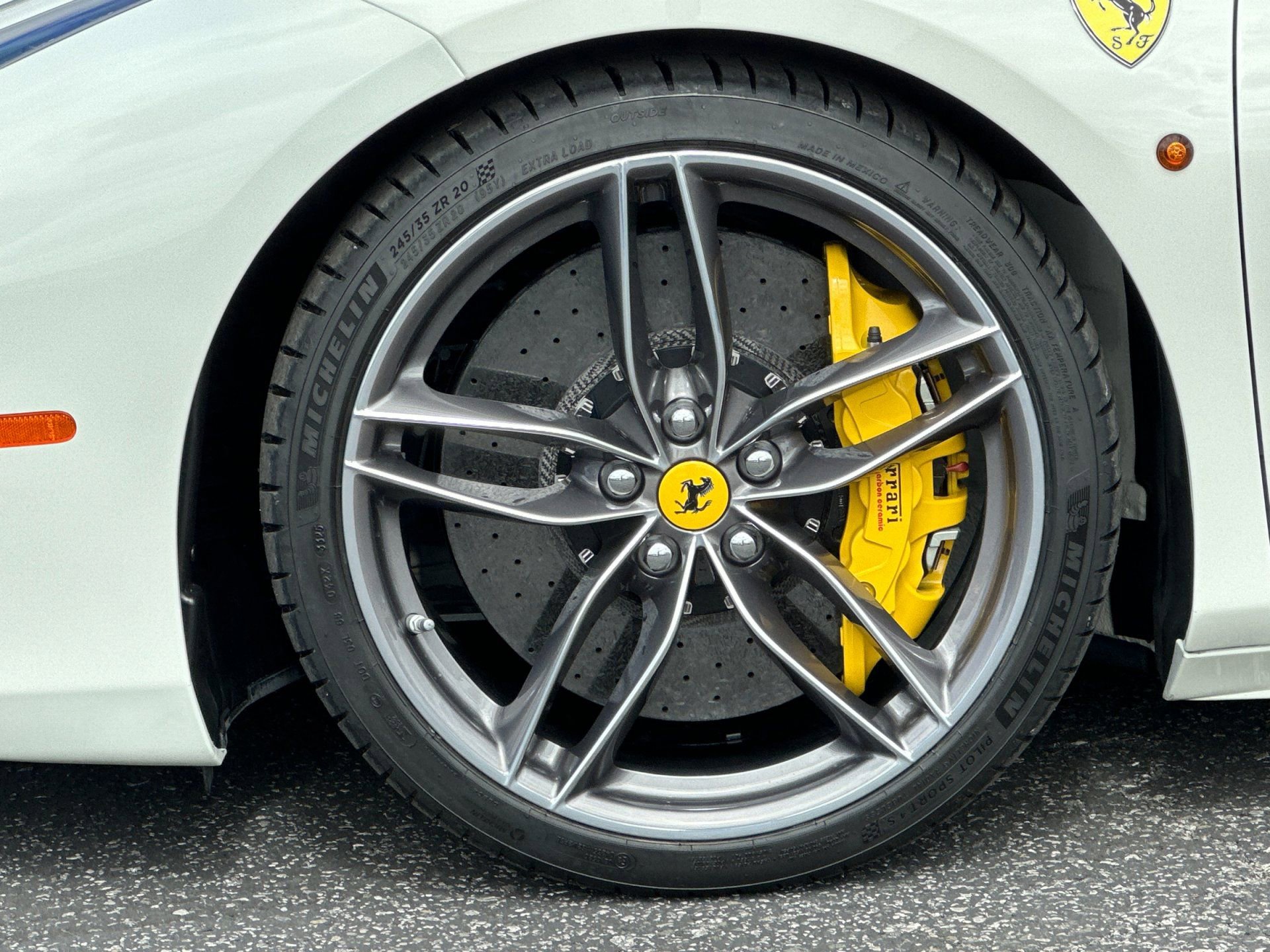 Used 2018 Ferrari 488 Spider RWD image 31