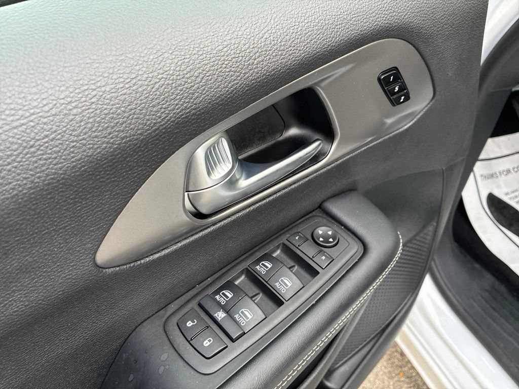Used 2025 Chrysler Pacifica Select FWD image 22