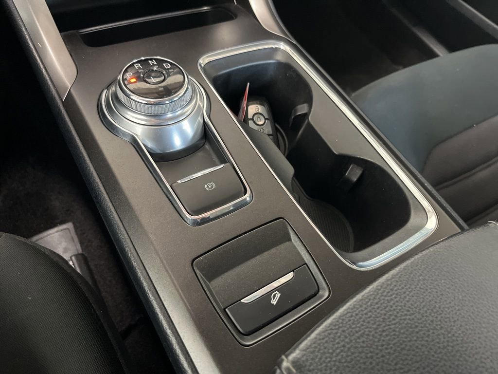 Used 2017 Ford Fusion SE image 16