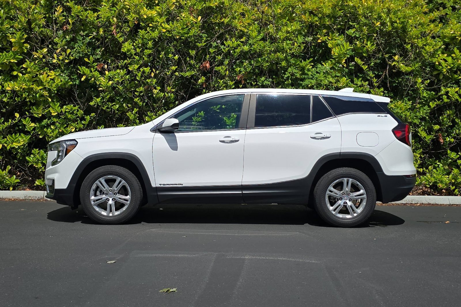 Used 2022 GMC Terrain SLE AWD/4WD image 7