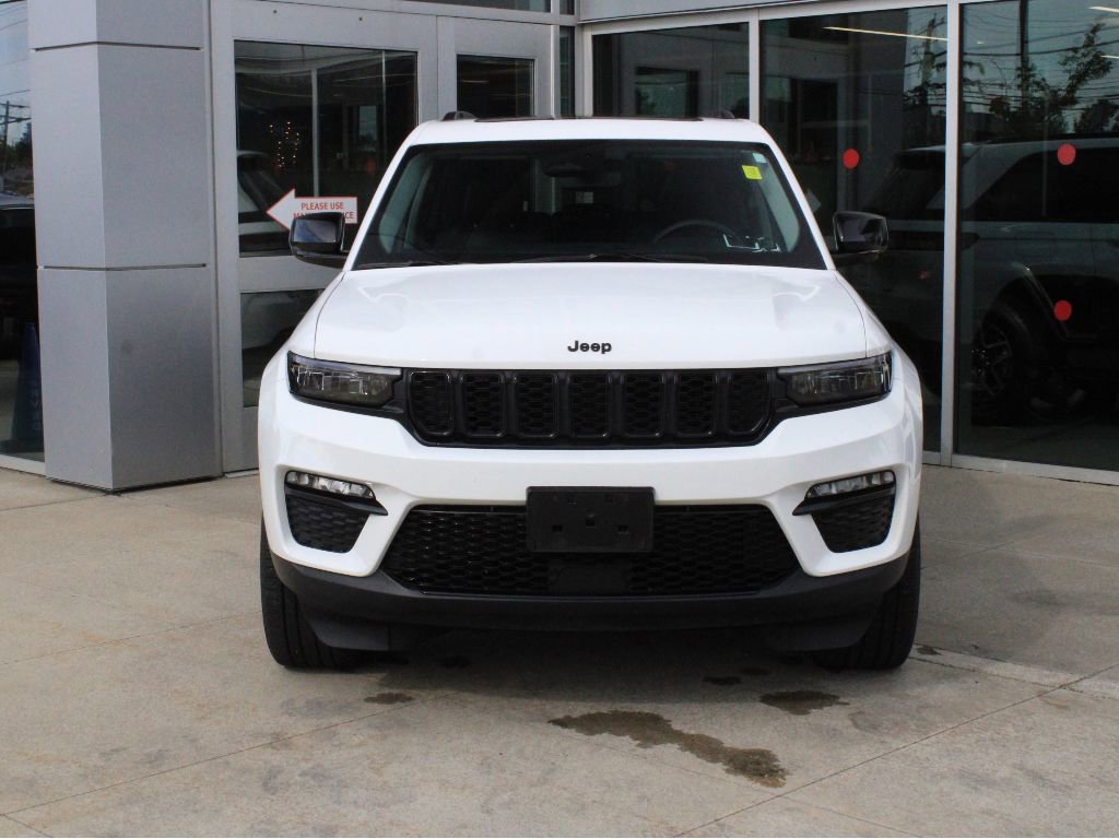Used 2023 Jeep Grand Cherokee Limited w/ Black Appearance Package AWD/4WD image 2
