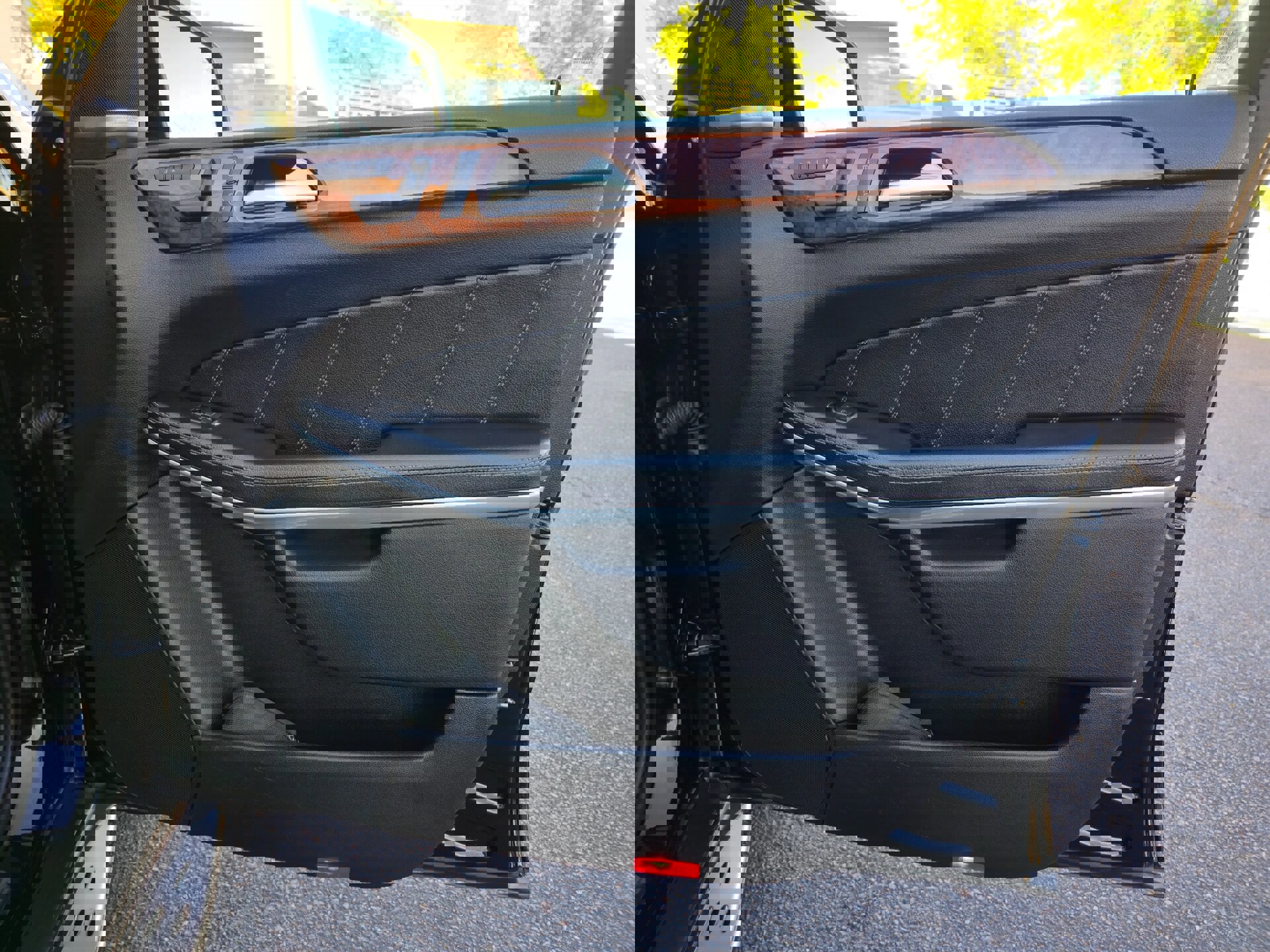 Used 2015 Mercedes-Benz GL 550 4MATIC image 21