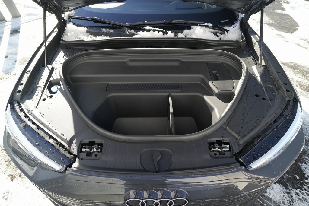 Used 2025 Audi Q6 e-tron Premium Plus w/ Premium Plus image 17