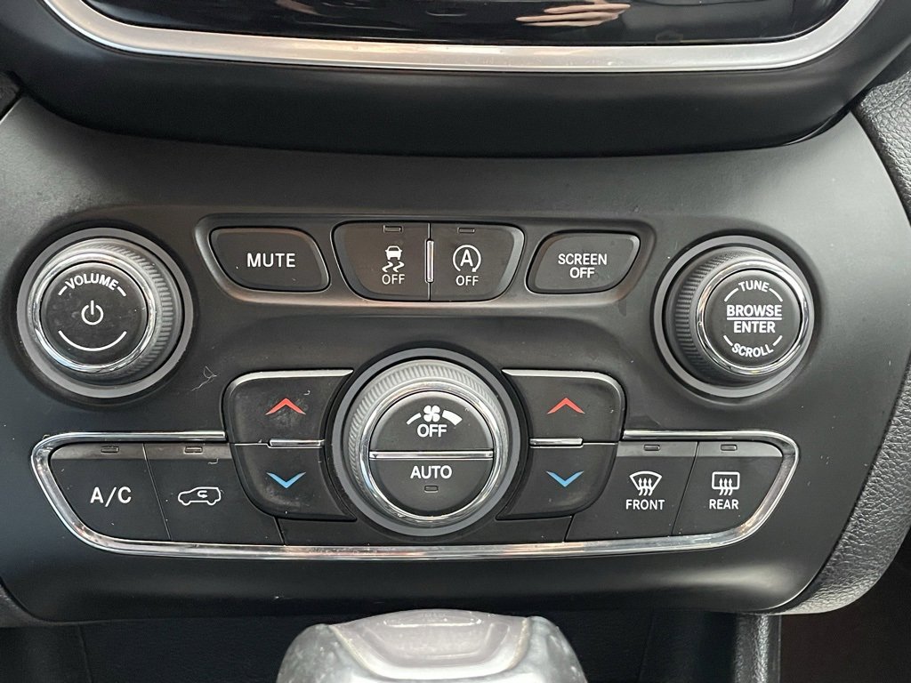 Used 2020 Jeep Cherokee Limited image 36