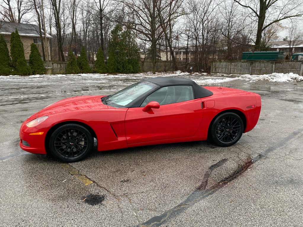 Used 2005 Chevrolet Corvette Convertible w/ Preferred Equipment Group image 2