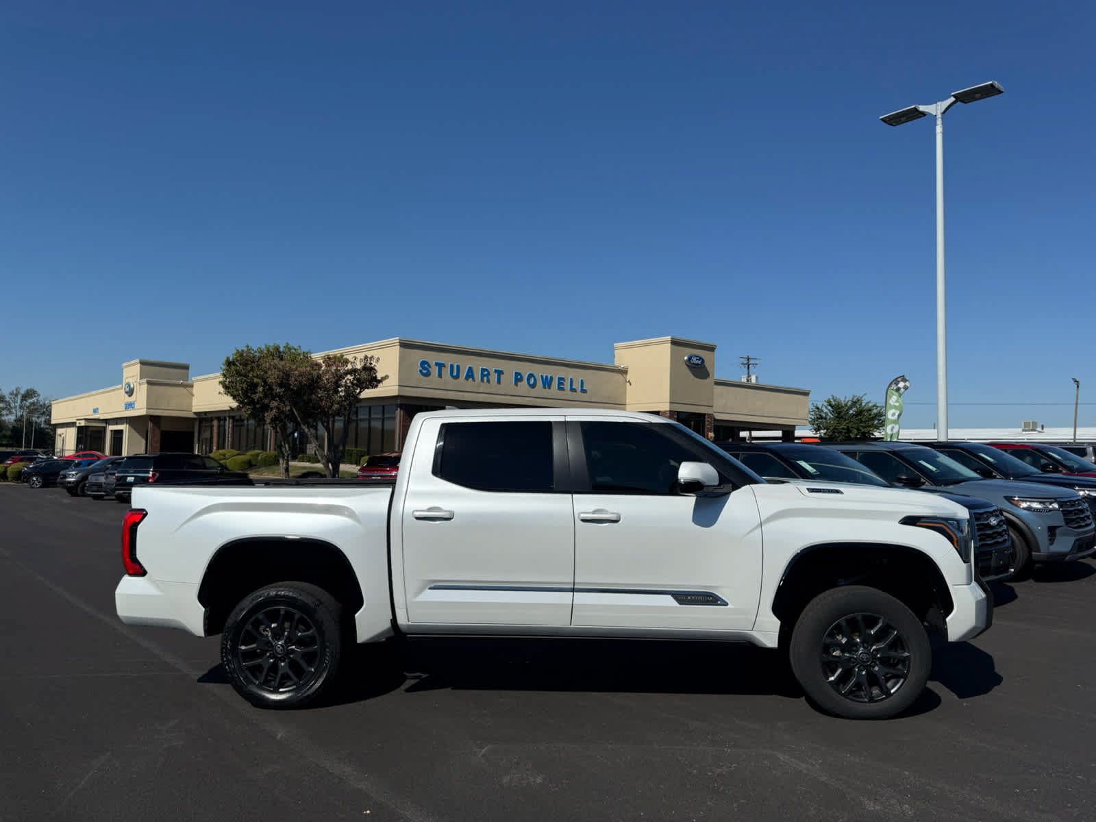 Used 2025 Toyota Tundra Platinum AWD/4WD image 19