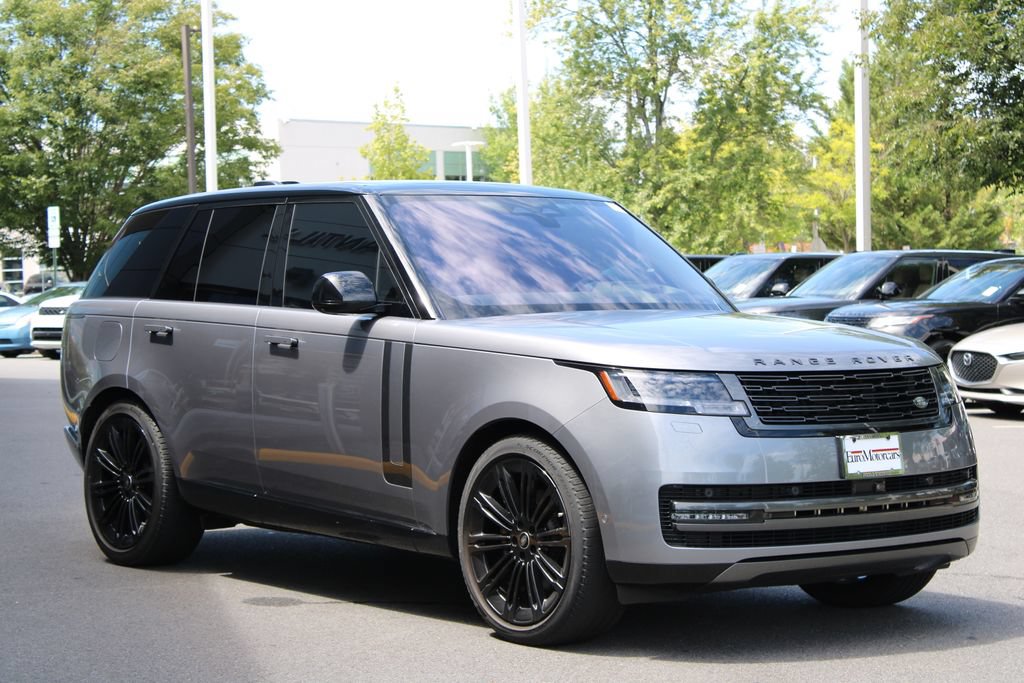 Used 2023 Land Rover Range Rover SE AWD/4WD image 3