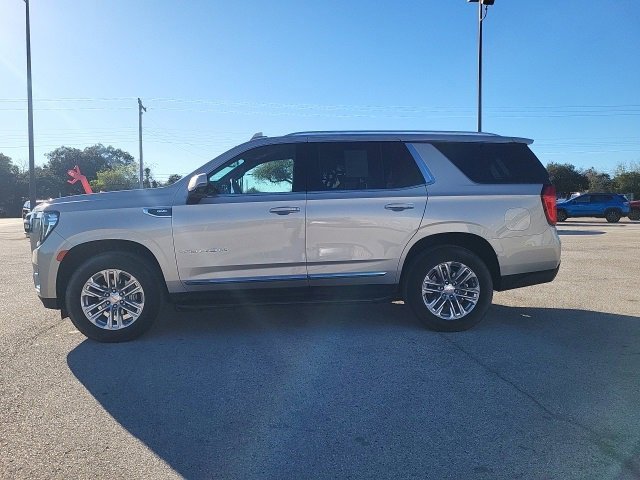 Used 2024 GMC Yukon SLT w/ SLT Luxury Package image 2