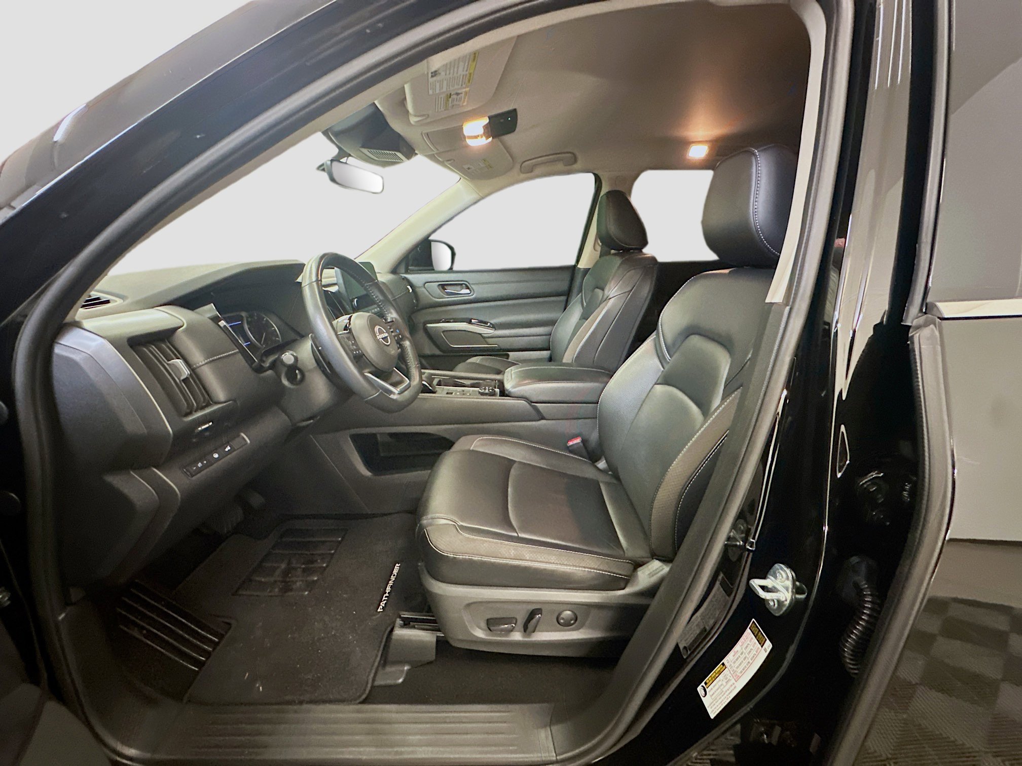 Used 2023 Nissan Pathfinder SL AWD/4WD image 13