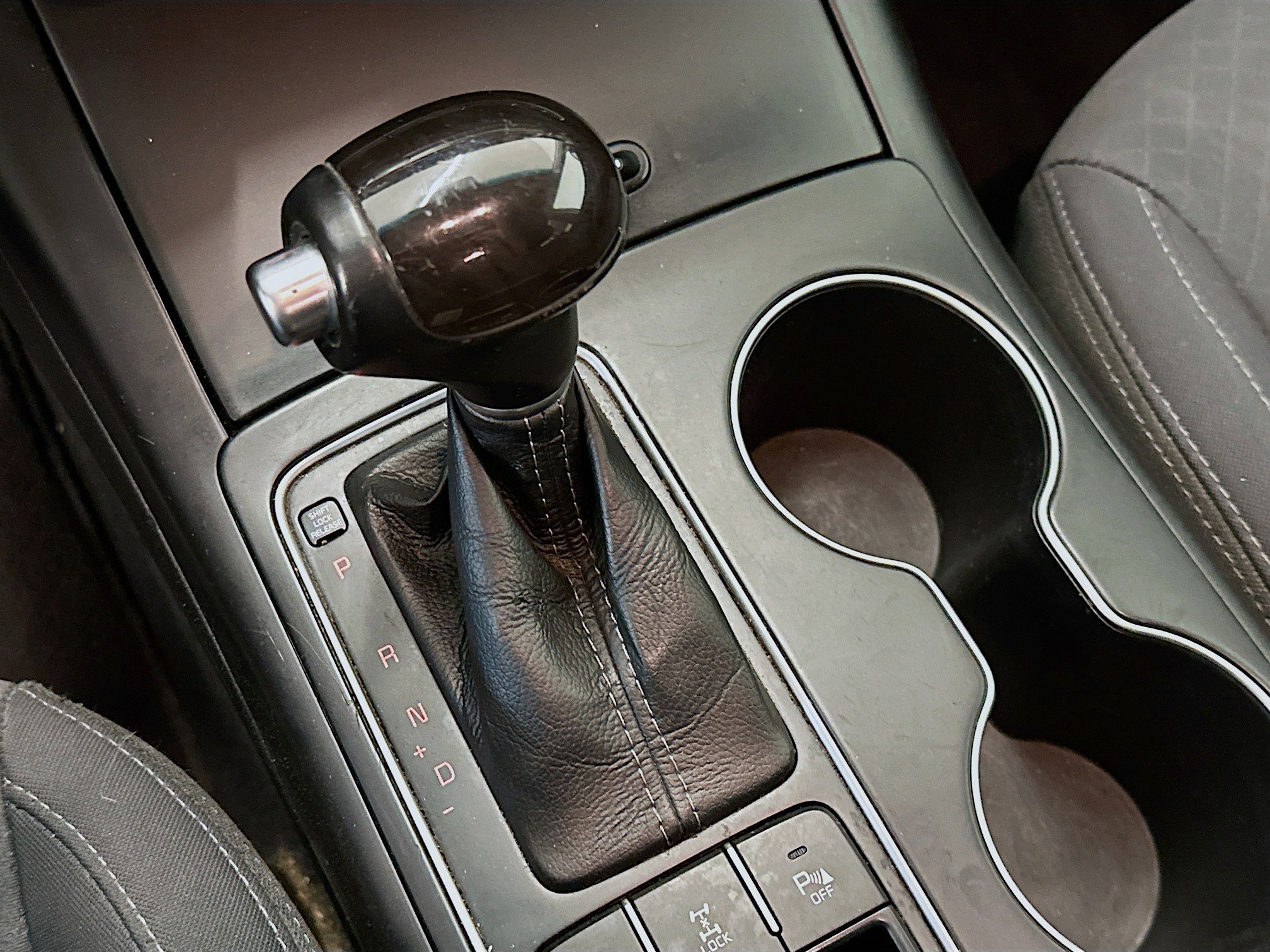 Used 2017 Kia Sorento LX w/ LX Convenience Package image 24