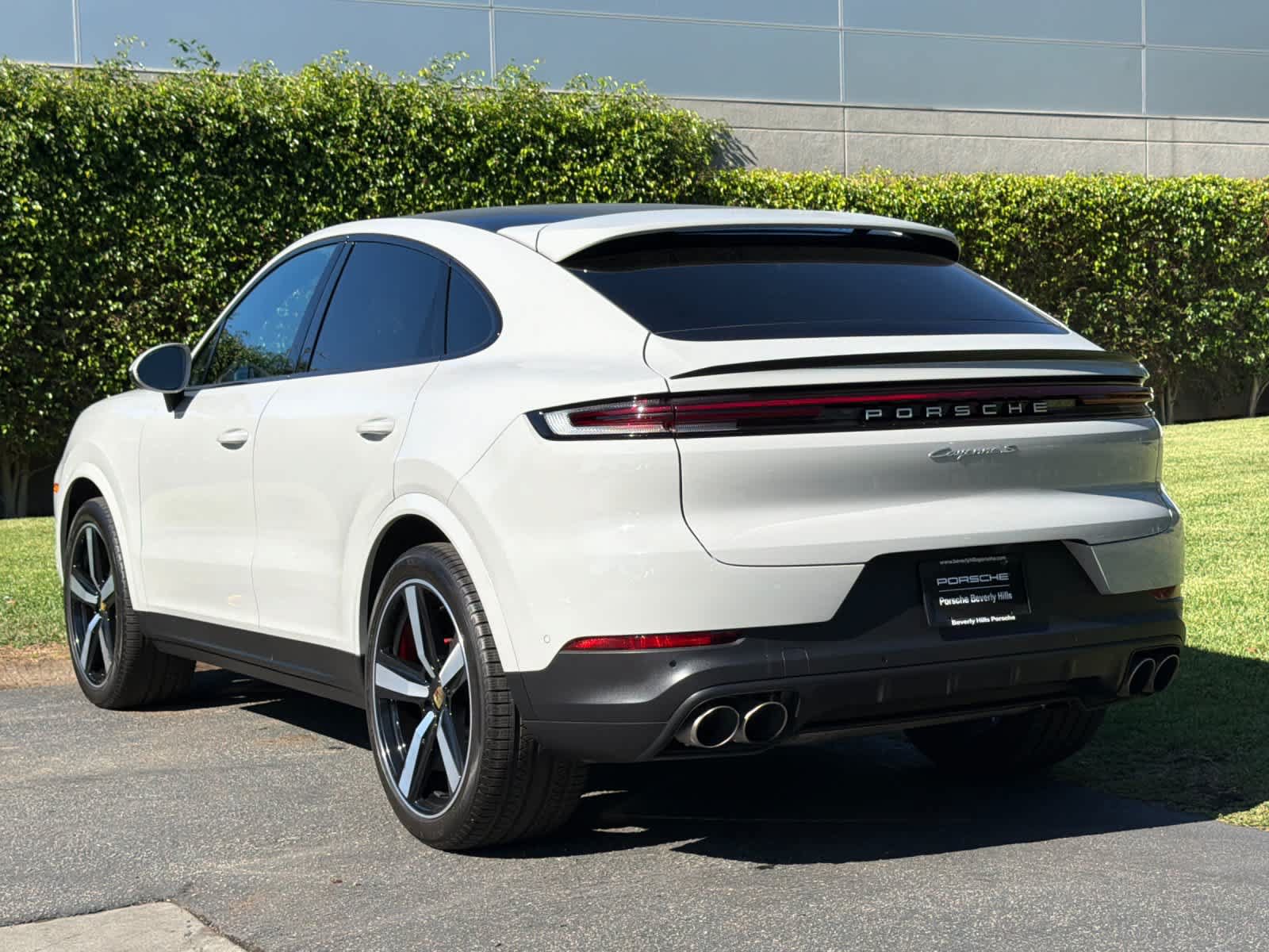 Used 2024 Porsche Cayenne S AWD/4WD image 3