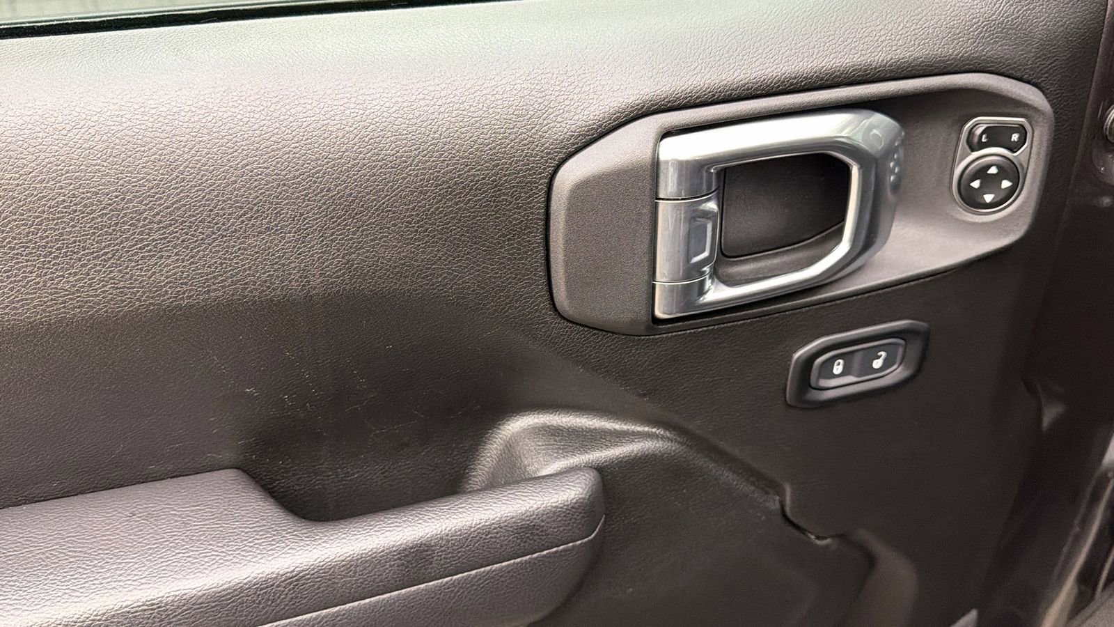 Used 2024 Jeep Wrangler Unlimited AWD/4WD image 31