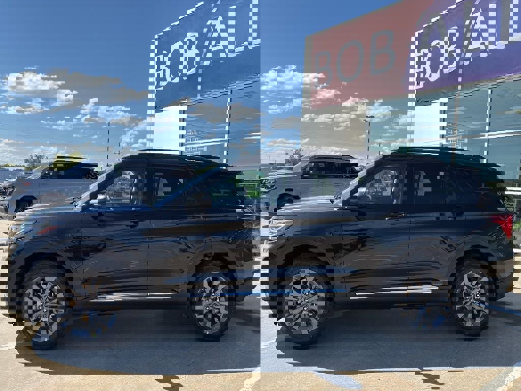 New 2025 Ford Explorer Active w/ Active Comfort Package image 2