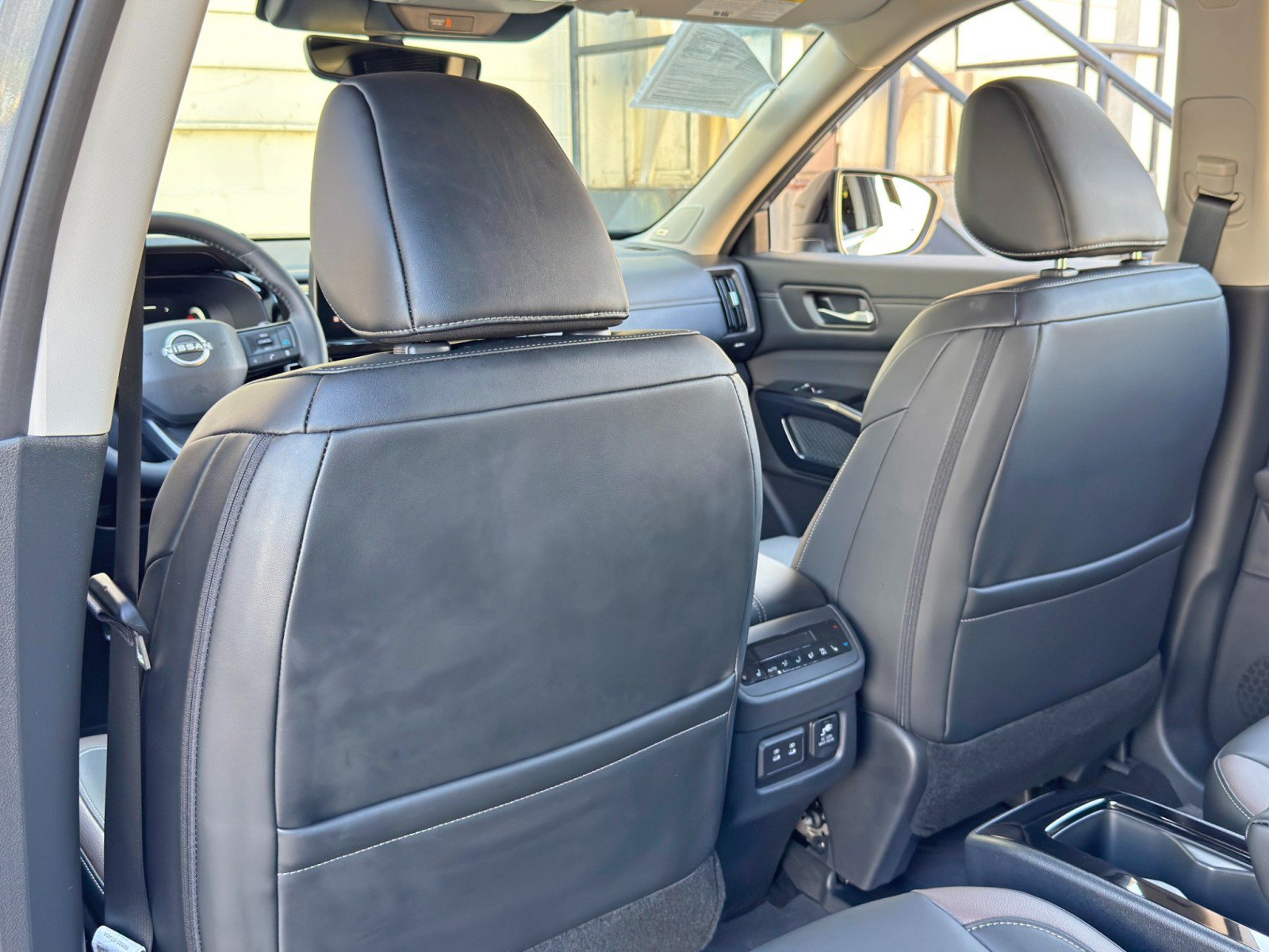 Used 2026 Nissan Pathfinder Platinum FWD image 38
