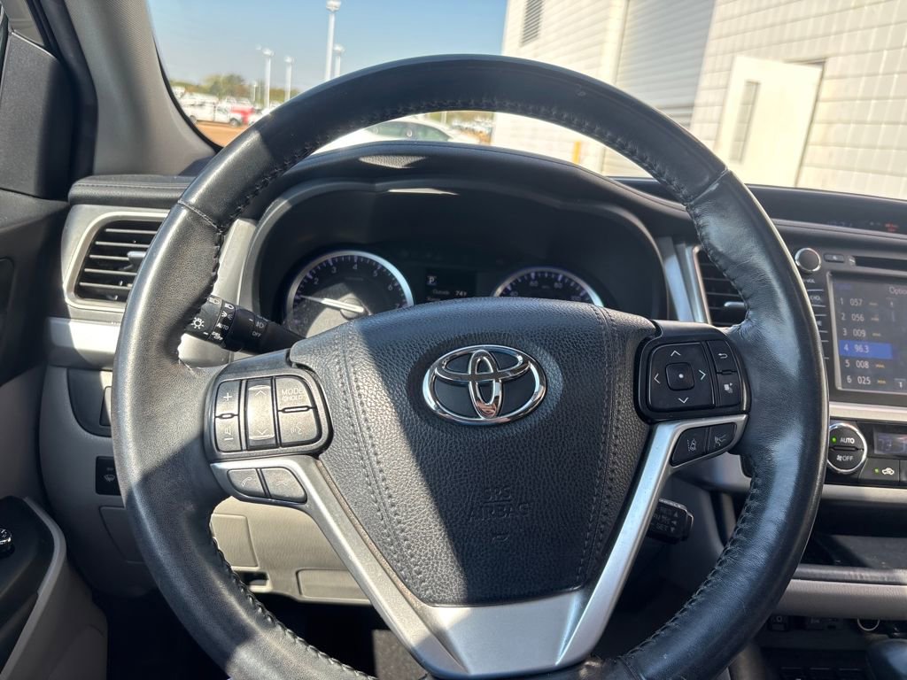 Used 2019 Toyota Highlander XLE image 21