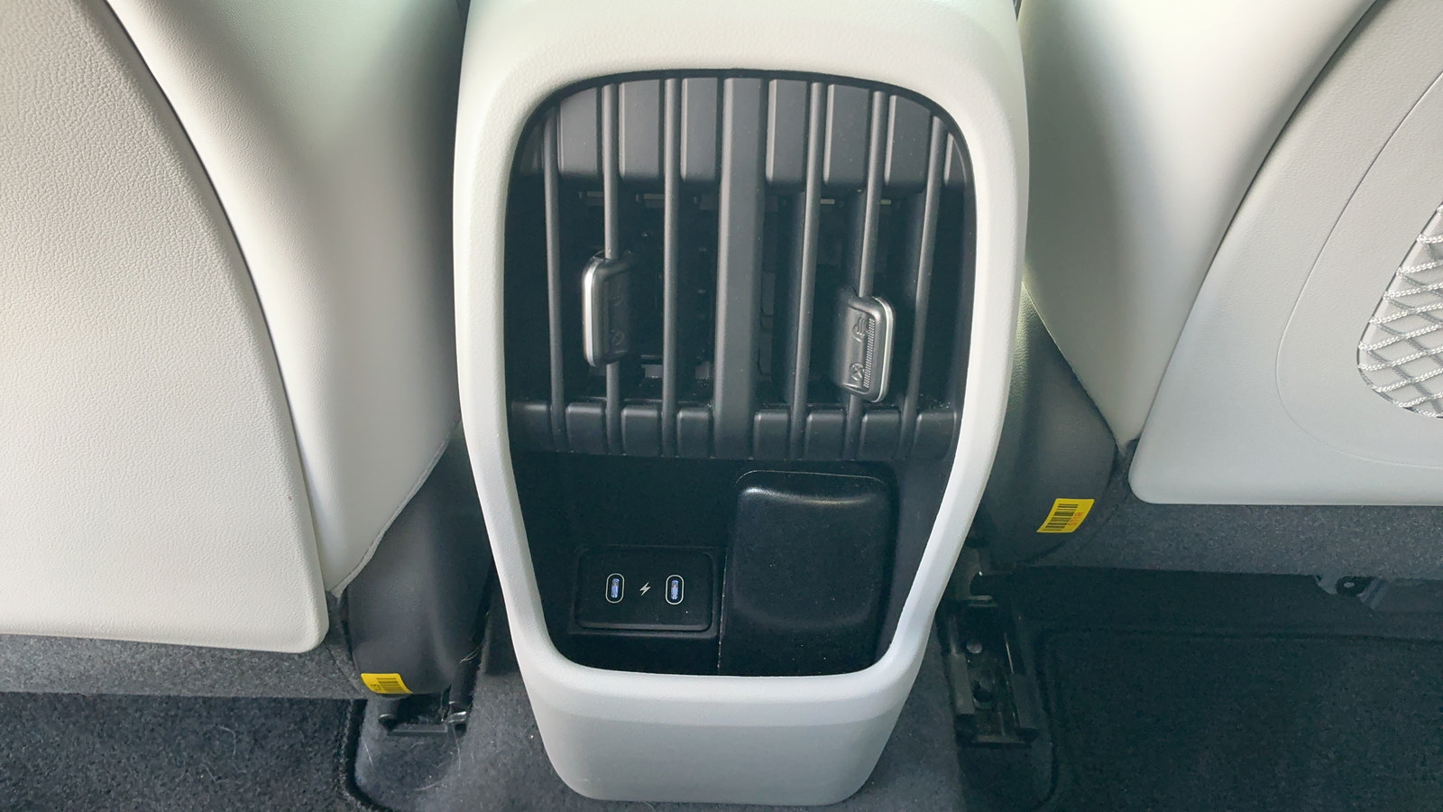 Used 2024 Hyundai Kona Limited FWD image 36
