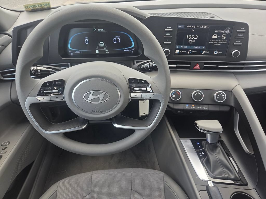 Used 2026 Hyundai Elantra SE FWD image 21