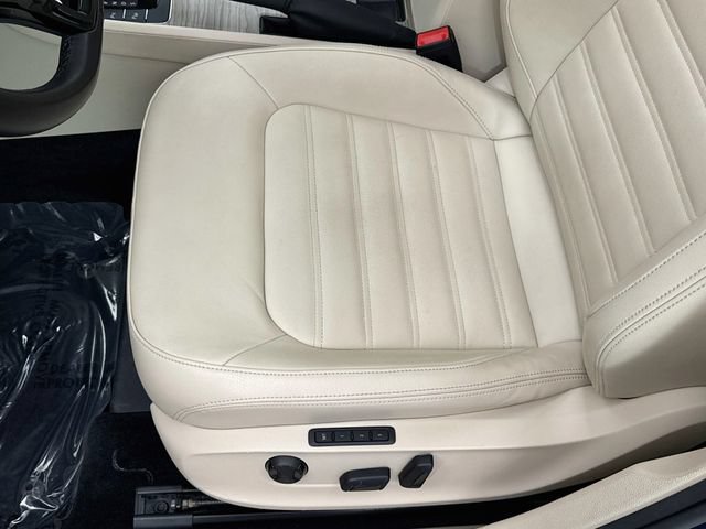 Used 2018 Volkswagen Passat 2.0T SEL Premium FWD image 20