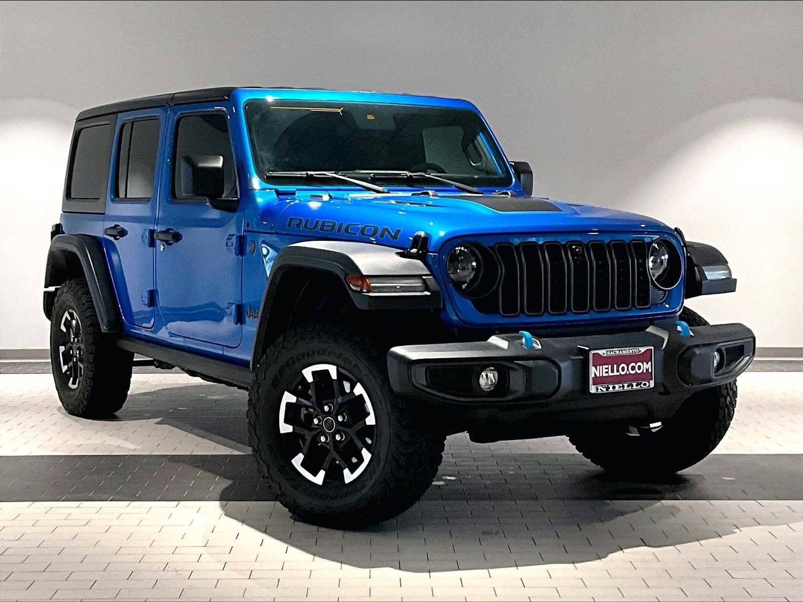 Used 2024 Jeep Wrangler Rubicon w/ Technology Group image 12