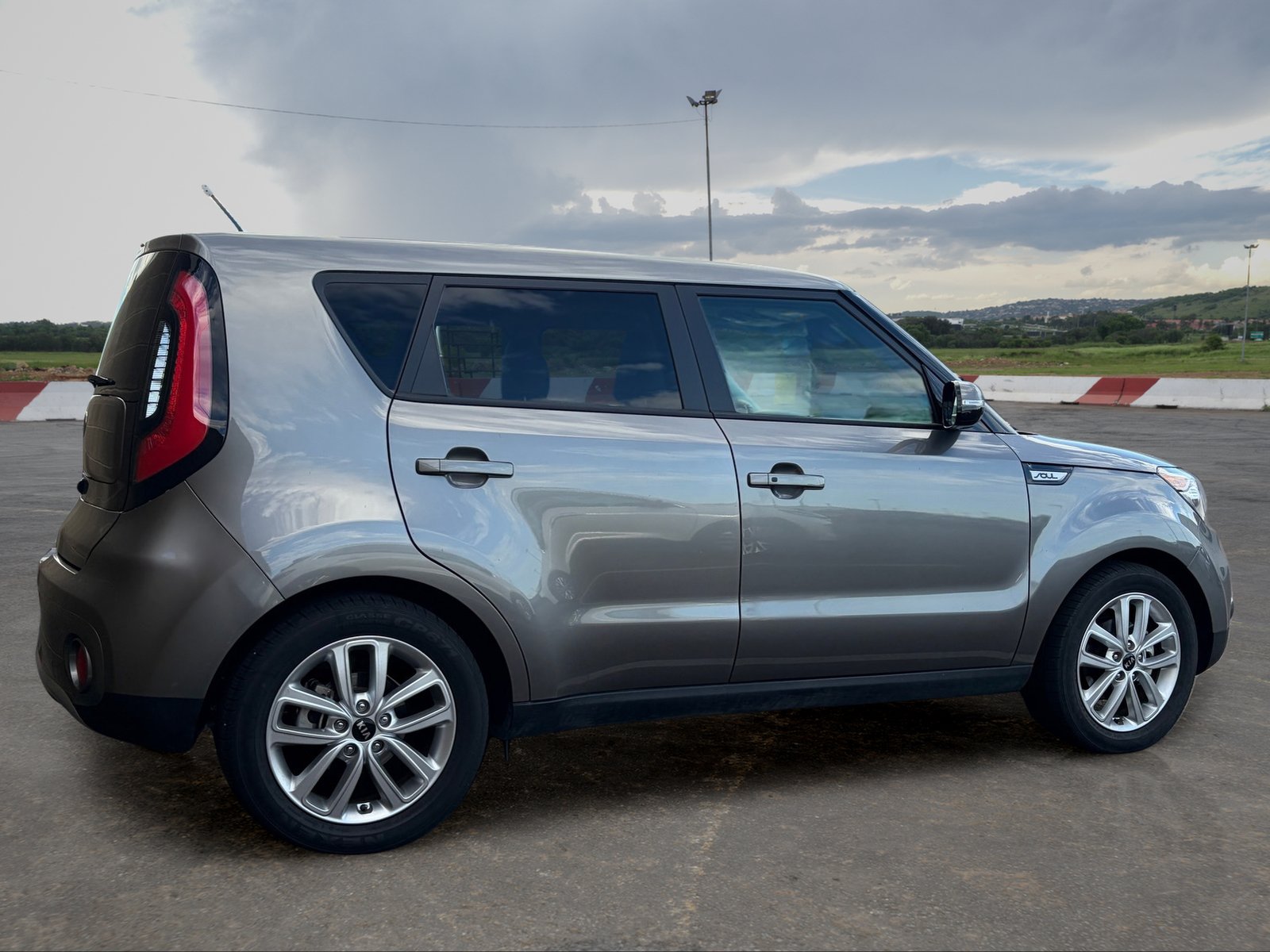 Used 2017 Kia Soul + w/ Primo Package FWD image 3