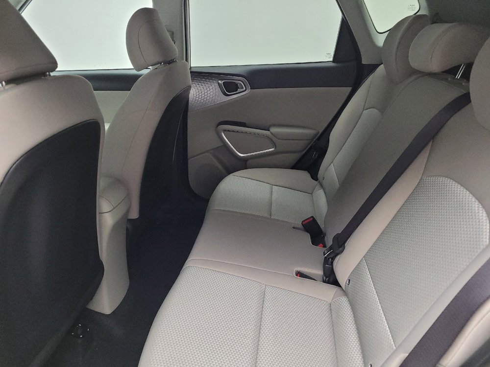 Used 2025 Kia Soul LX image 18