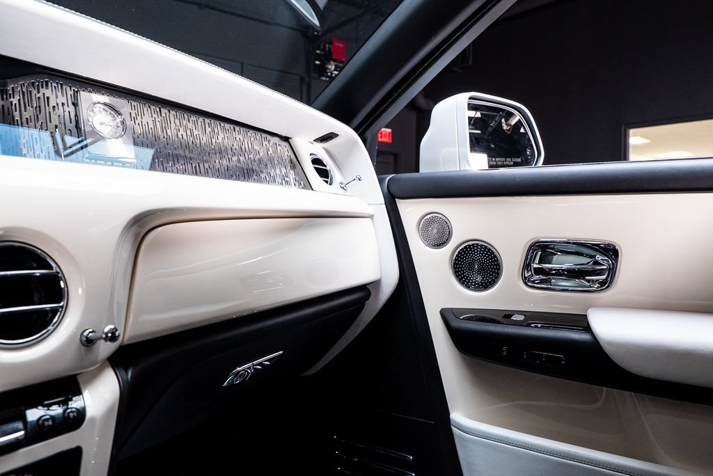 Used 2019 Rolls-Royce Phantom Sedan RWD image 45
