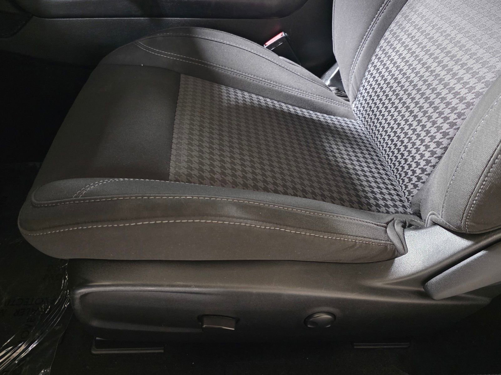 Used 2022 Dodge Challenger SXT w/ Blacktop Package image 21