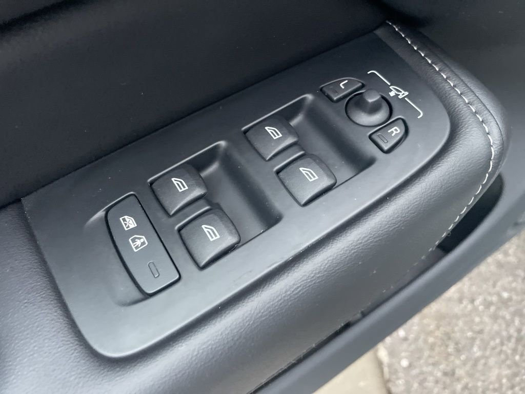 Certified 2023 Volvo XC60 B5 Ultimate image 20