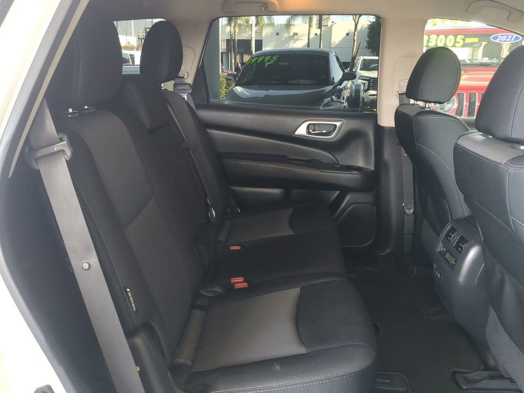 Used 2020 Nissan Pathfinder SV image 29