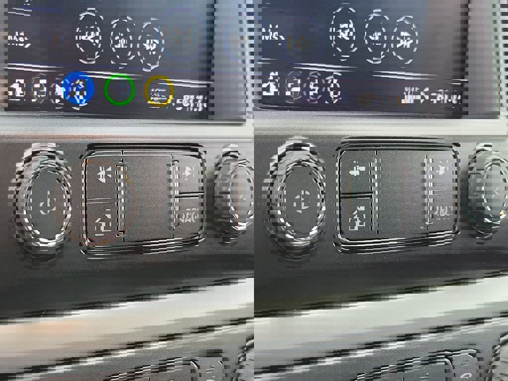 Used 2022 Chevrolet Colorado LT image 28