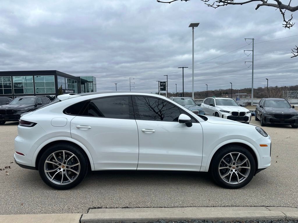 Used 2025 Porsche Cayenne Coupe image 2