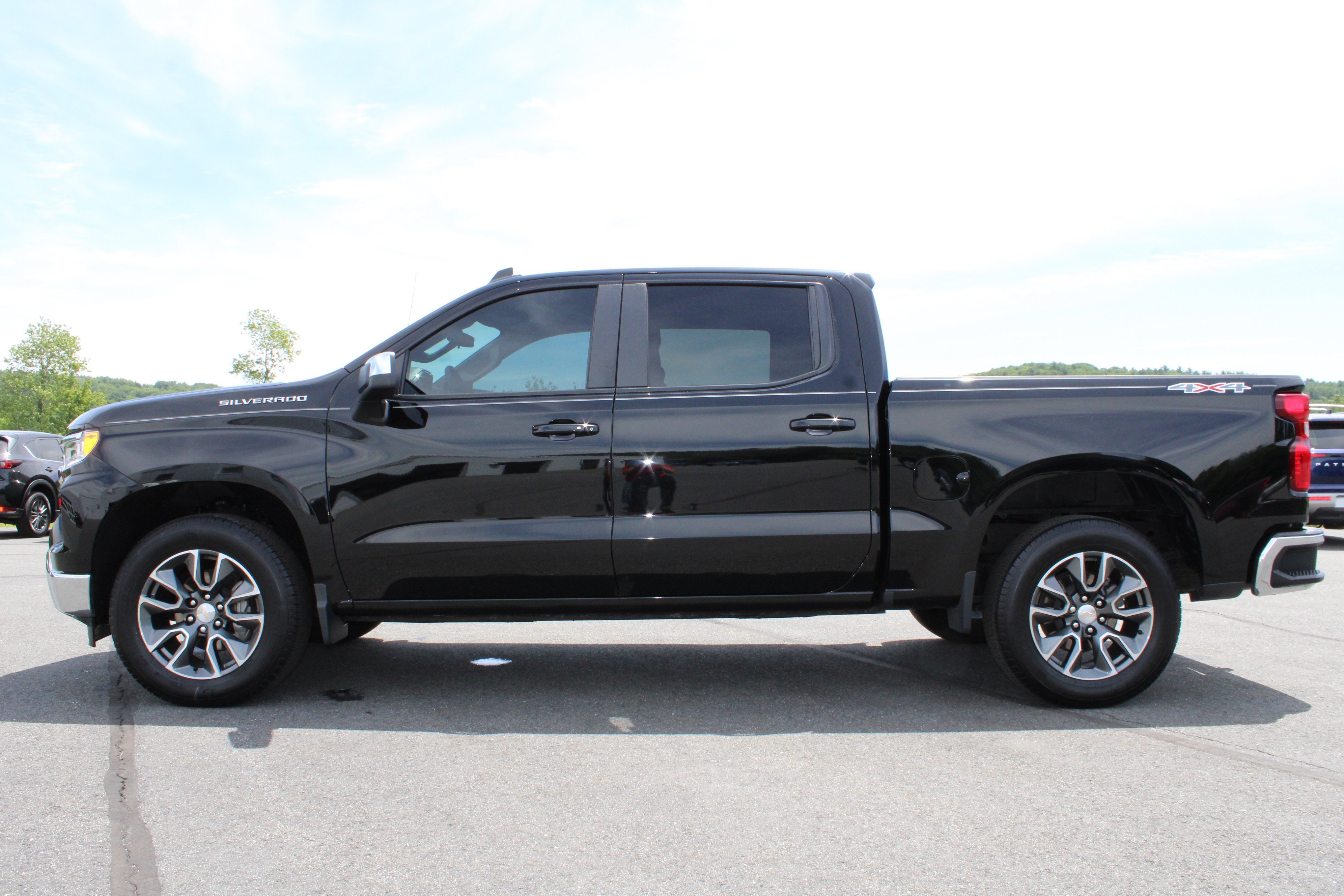 Used 2023 Chevrolet Silverado 1500 LT AWD/4WD image 13