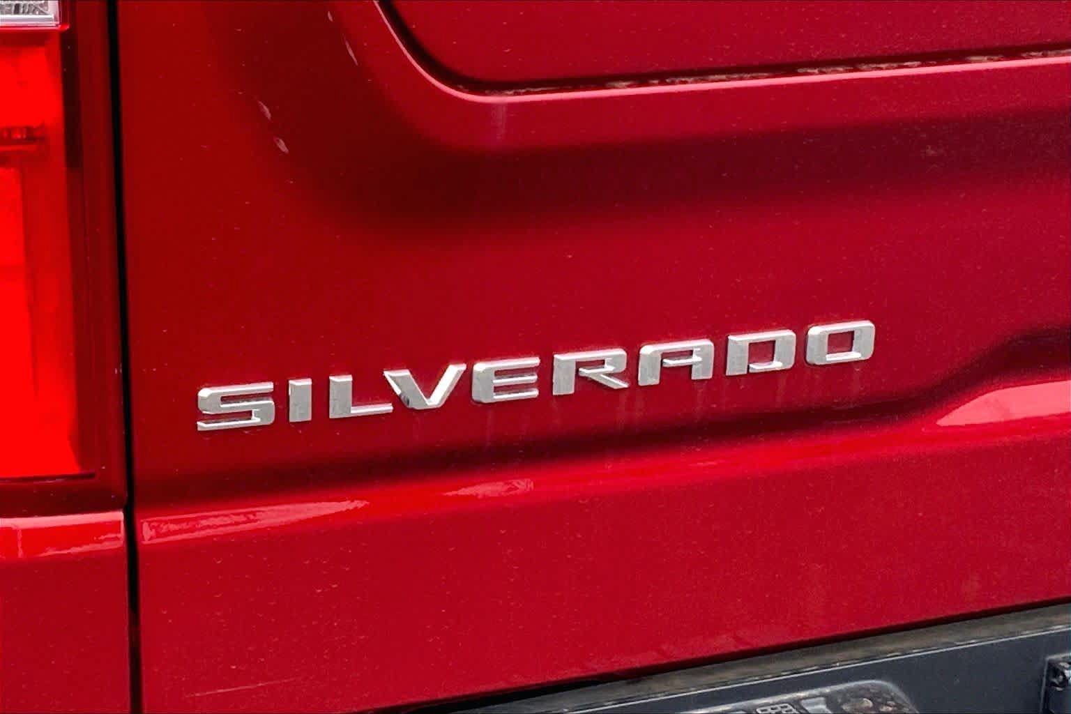 Used 2024 Chevrolet Silverado 1500 High Country w/ Z71 Off-Road Package AWD/4WD image 10
