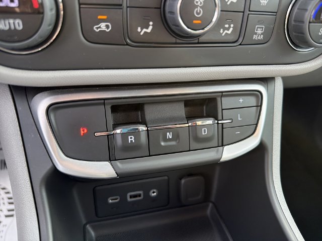 Used 2023 GMC Terrain SLE w/ Driver Convenience Package FWD image 15