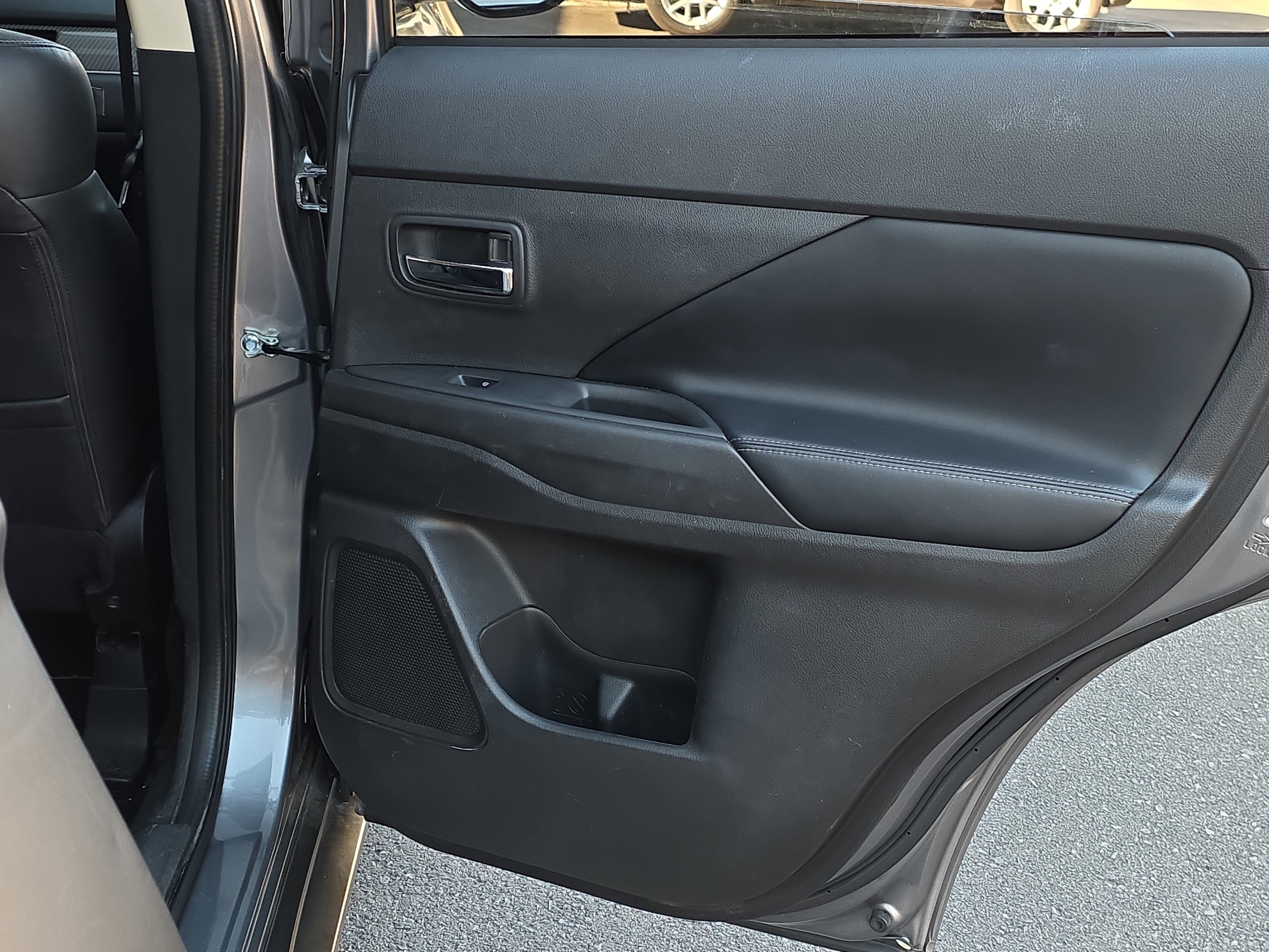 Used 2020 Mitsubishi Outlander LE image 25