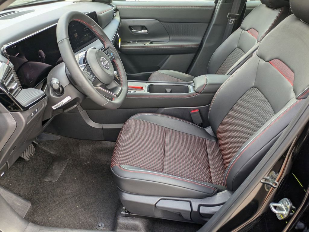 New 2025 Nissan Kicks SR w/ SR Premium Package image 18