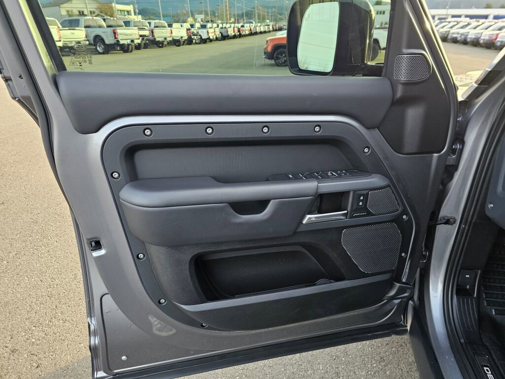 Used 2024 Land Rover Defender 110 X image 18