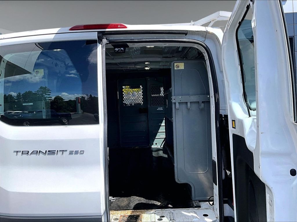 Used 2016 Ford Transit 250 130 Low Roof w/ Exterior Upgrade Package RWD image 19