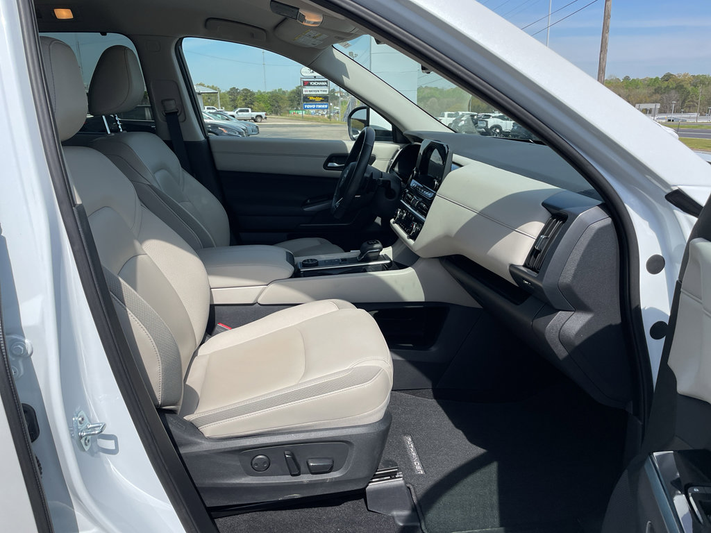 Certified 2025 Nissan Pathfinder SL image 24
